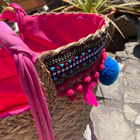 Boho straw pom pom market beach tote bag - Picture 3 of 5